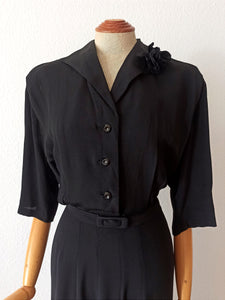 1930s 1940s - Elegant Black Belted Rayon Crepe Dress - W39 (100cm)