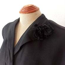 Carica l&#39;immagine nel visualizzatore di Gallery, 1930s 1940s - Elegant Black Belted Rayon Crepe Dress - W39 (100cm)
