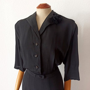 1930s 1940s - Elegant Black Belted Rayon Crepe Dress - W39 (100cm)