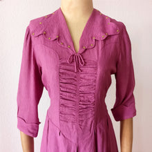 Carica l&#39;immagine nel visualizzatore di Gallery, 1940s - Gorgeous Pink Textured Crepe Dress - W28 (72cm)
