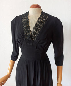 1940s - Gorgeous Collar Black Crepe Dress - W30 (76cm)