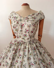 Load image into Gallery viewer, 1950s - Adorable Christmas Colors Nylon Dress - W24 (60cm)
