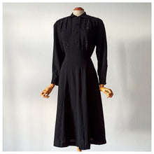 Charger l&#39;image dans la galerie, 1940s - DEROFA MODEL, Germany - Stunning Black Embroidery Wool Dress - W35 (88cm)
