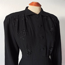 Charger l&#39;image dans la galerie, 1940s - DEROFA MODEL, Germany - Stunning Black Embroidery Wool Dress - W35 (88cm)
