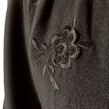 Charger l&#39;image dans la galerie, 1940s - DEROFA MODEL, Germany - Stunning Black Embroidery Wool Dress - W35 (88cm)
