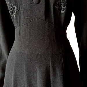 1940s - DEROFA MODEL, Germany - Stunning Black Embroidery Wool Dress - W35 (88cm)