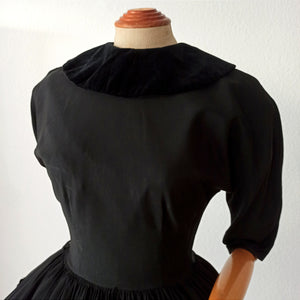 1950s - Exquisite Black Taffeta Velvet Dress - W25 (64cm)