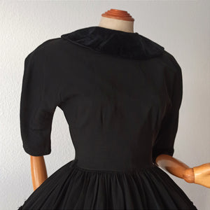 1950s - Exquisite Black Taffeta Velvet Dress - W25 (64cm)