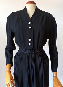 1940s - Stunning Black Wool Crepe Dress - W27.5 (70cm)