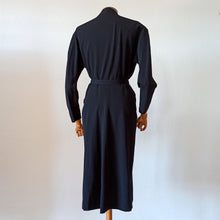 Cargar imagen en el visor de la galería, 1940s - Stunning Black Wool Crepe Dress - W27.5 (70cm)
