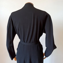 Cargar imagen en el visor de la galería, 1940s - Stunning Black Wool Crepe Dress - W27.5 (70cm)
