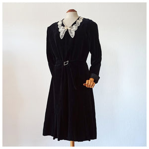 1930s - Superb Black Velvet Dress - W37 (94cm)