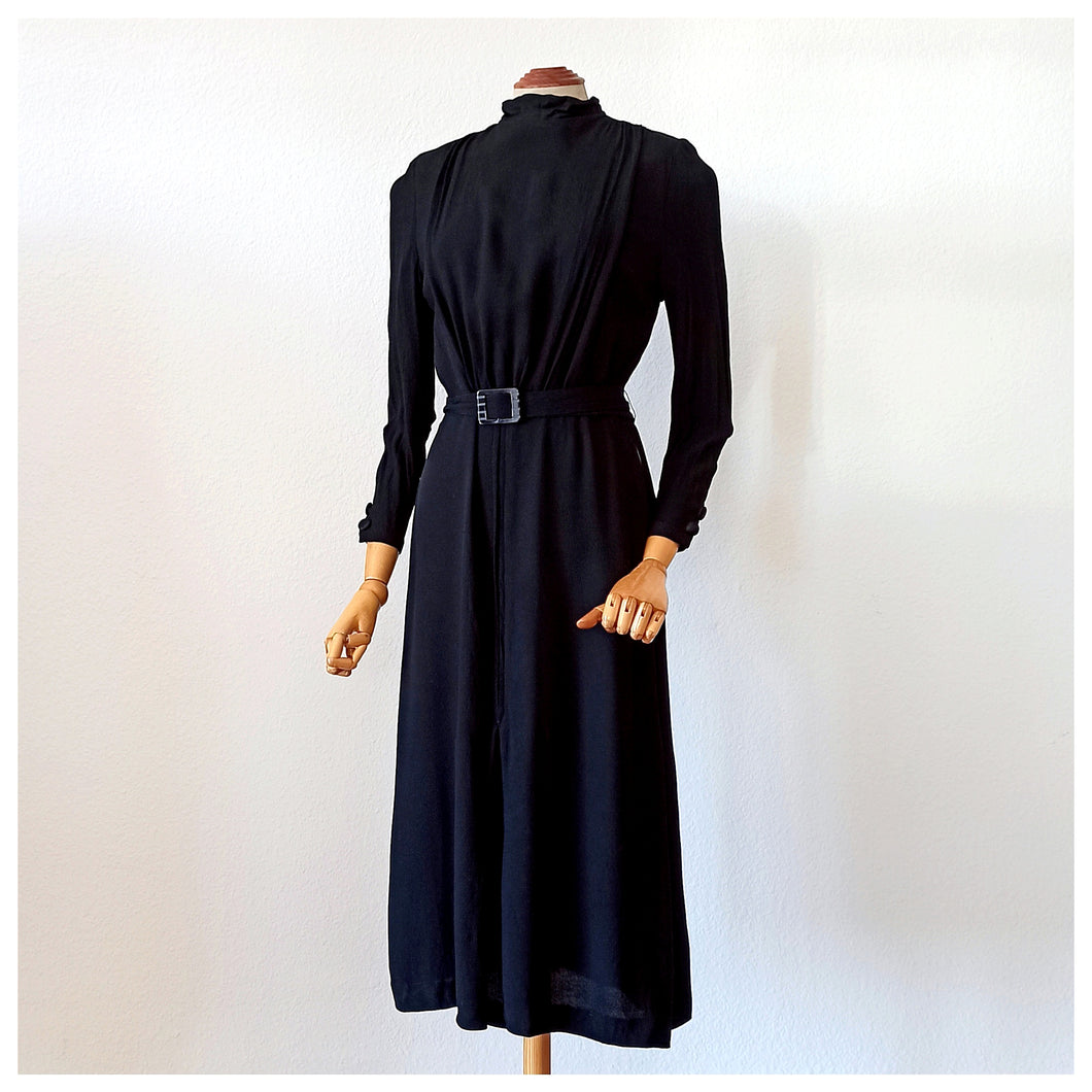 1930s - Superb Elegant Black Silk Crepe Belted Dress - W31 (80cm)