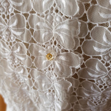 Cargar imagen en el visor de la galería, 1950s - Gorgeous White Nylon Lace Blouse - W37 (94cm)
