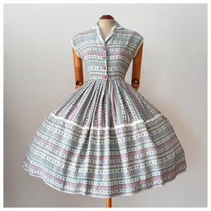 1950s - Adorable Textured Rayon Dress - W29 (74cm)