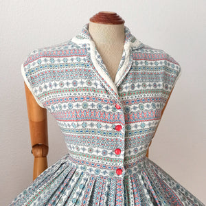 1950s - Adorable Textured Rayon Dress - W29 (74cm)