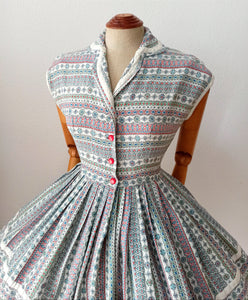 1950s - Adorable Textured Rayon Dress - W29 (74cm)