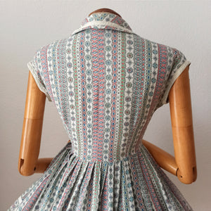 1950s - Adorable Textured Rayon Dress - W29 (74cm)