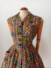 Carica l&#39;immagine nel visualizzatore di Gallery, 1950s 1960s - Colorful Abstract Cotton Dress - W30 (76cm)
