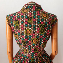 Carica l&#39;immagine nel visualizzatore di Gallery, 1950s 1960s - Colorful Abstract Cotton Dress - W30 (76cm)
