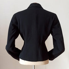 Laden Sie das Bild in den Galerie-Viewer, 1940s 1950s - New Look Black Gabardine Wool Jacket - W35 (88.5cm)
