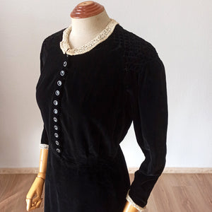 1930s - Superb Honeycomb Shoulders Velvet Dress - W31 (80cm)