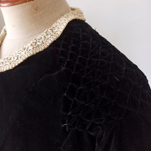 1930s - Superb Honeycomb Shoulders Velvet Dress - W31 (80cm)