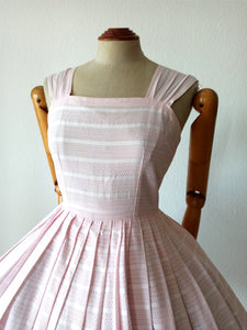 1950s 1960s - Sweet Pink Textured Cotton Dress - W27 (68cm)