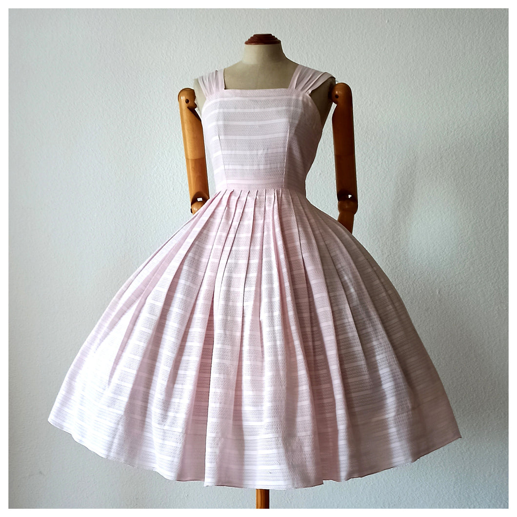 1950s 1960s - Sweet Pink Textured Cotton Dress - W27 (68cm)