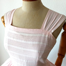 Cargar imagen en el visor de la galería, 1950s 1960s - Sweet Pink Textured Cotton Dress - W27 (68cm)
