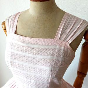 1950s 1960s - Sweet Pink Textured Cotton Dress - W27 (68cm)