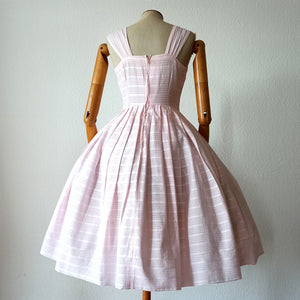 1950s 1960s - Sweet Pink Textured Cotton Dress - W27 (68cm)