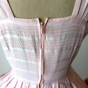 1950s 1960s - Sweet Pink Textured Cotton Dress - W27 (68cm)