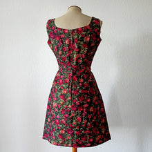 Cargar imagen en el visor de la galería, 1950s 1960s - Amazing Roseprint Satin Dress - W26 (66cm)
