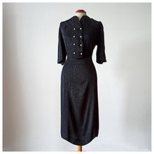 Charger l&#39;image dans la galerie, 1930s 1940s - Beautiful Black Textured Rayon Dress - W36 (92cm)
