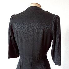 Charger l&#39;image dans la galerie, 1930s 1940s - Beautiful Black Textured Rayon Dress - W36 (92cm)
