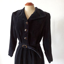 Charger l&#39;image dans la galerie, 1930s 1940s - Gorgeous Collar Black Velvet Dress - W31 (80cm)
