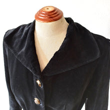 Charger l&#39;image dans la galerie, 1930s 1940s - Gorgeous Collar Black Velvet Dress - W31 (80cm)
