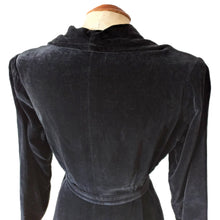 Charger l&#39;image dans la galerie, 1930s 1940s - Gorgeous Collar Black Velvet Dress - W31 (80cm)
