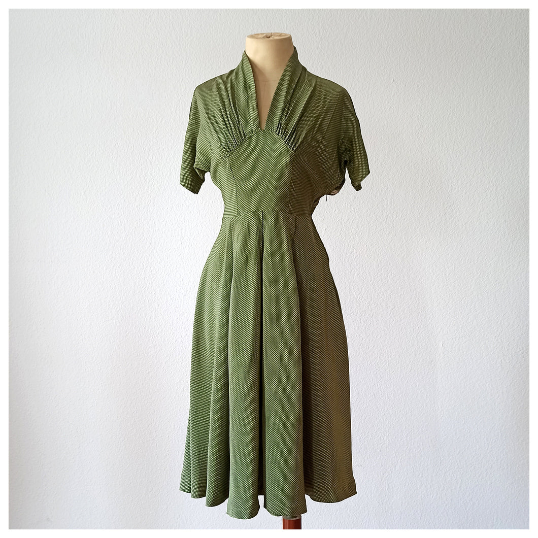 1940s - Gorgeous Green Dotted Rayon Dress - W25 (64cm)