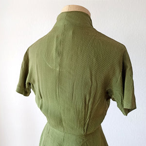 1940s - Gorgeous Green Dotted Rayon Dress - W25 (64cm)