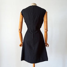 Charger l&#39;image dans la galerie, 1960s - Stunning Black Wool Dress - W32 (82cm)
