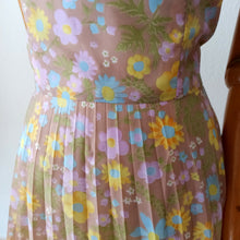 Load image into Gallery viewer, 1960s - Adorable Floral Print Dress - W31 (78cm)
