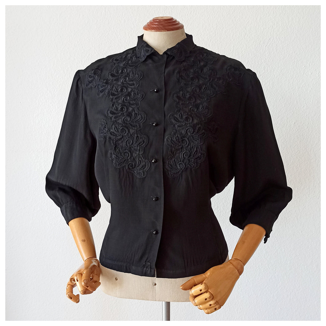 1950s - Elegant Black Embroidery Rayon Blouse - W42 (106cm)