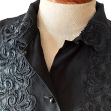 Charger l&#39;image dans la galerie, 1950s - Elegant Black Embroidery Rayon Blouse - W42 (106cm)
