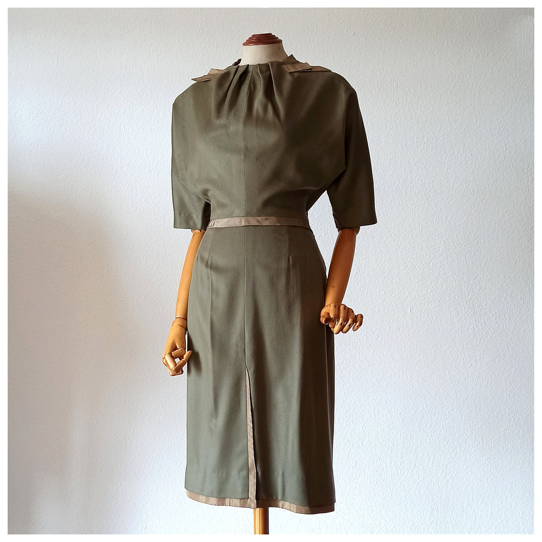 1950s - Exquisite Olive Green Soft Wool Dress - W27.5 (70cm)