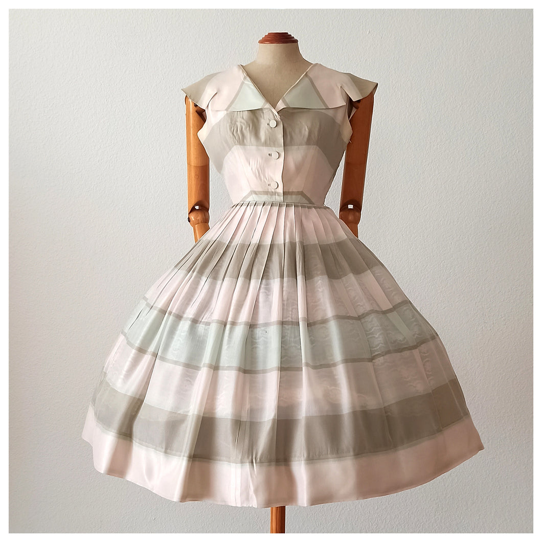 1950s - VANQUIEUR, France - Exquisite Pastel Green Pink Dress - W24 (60cm)