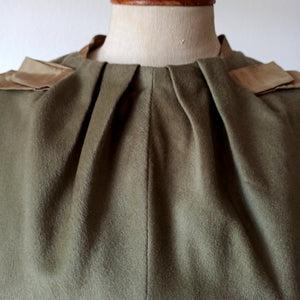 1950s - Exquisite Olive Green Soft Wool Dress - W27.5 (70cm)