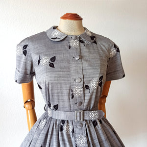 1950s - Charming Parisien Embroidery Grey Cotton Dress - W31 (78cm)