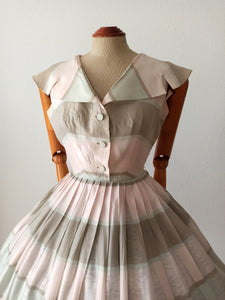 1950s - VANQUIEUR, France - Exquisite Pastel Green Pink Dress - W24 (60cm)